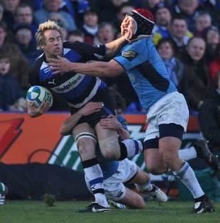 Bath's Butch James holds off Glasgow's Dougie Hall during their Heineken Cup clash at The Rec in Bath, England on December 7, 2008.