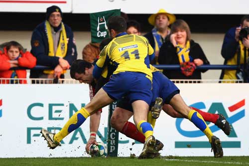 Munster prop Marcus Horan scores a try 