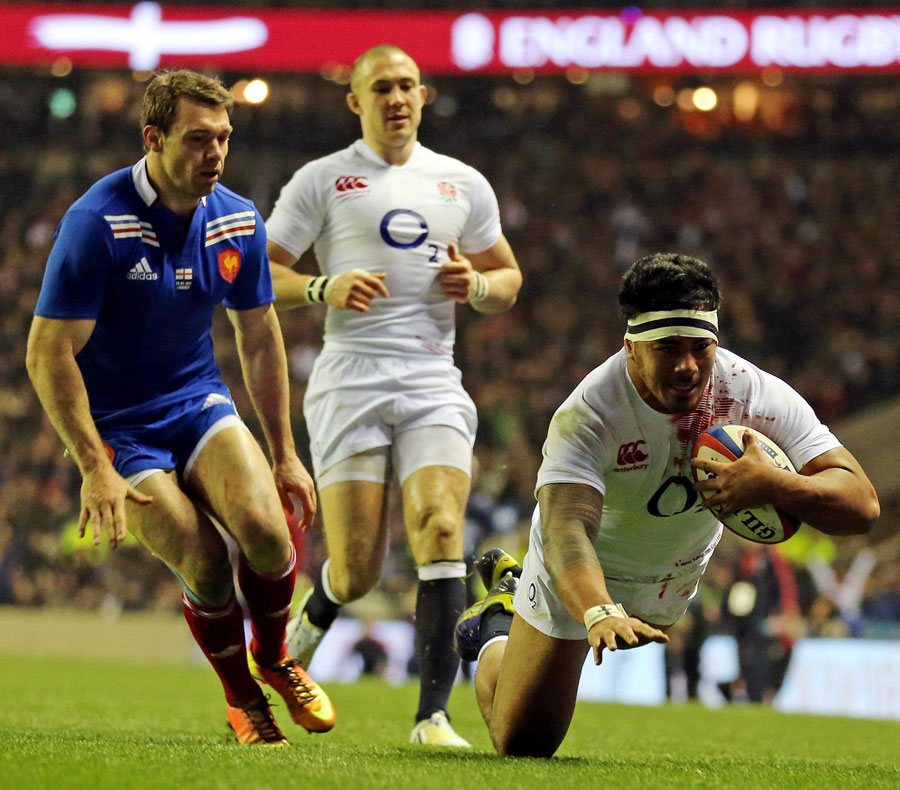 Manu Tuilagi dives over for his try