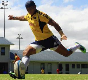 Stormers fly-half Elton Jantjies goes for the posts, High Performance Centre, Bellville, Cape Town, South Africa