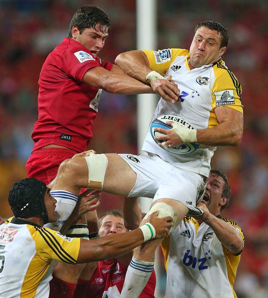 The Reds' Rob Simmons and the Hurricanes' Jeremy Thrush battle for the ball in a lineout