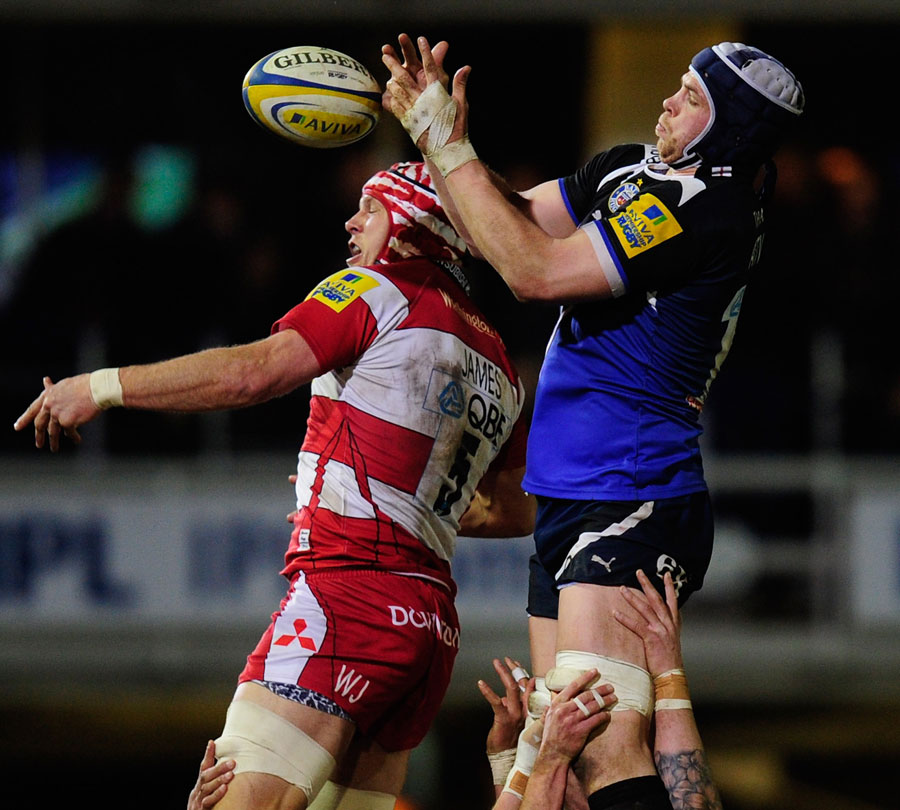 Bath's Carl Fearns beats Gloucester's Will James to the line-out 