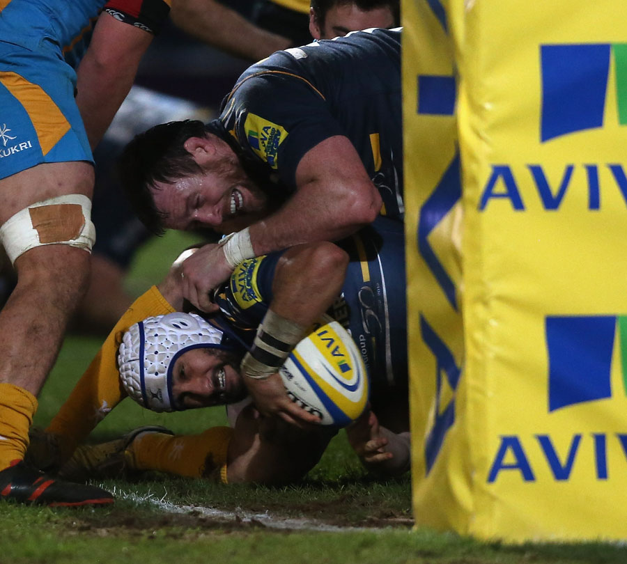 Worcester's Blair Cowan drives over for a try
