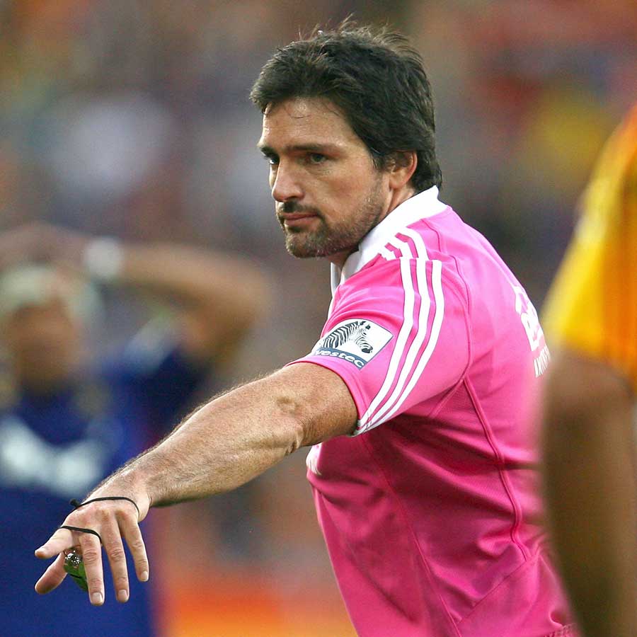 Referee Steve Walsh officiates the Highlanders and the Chiefs