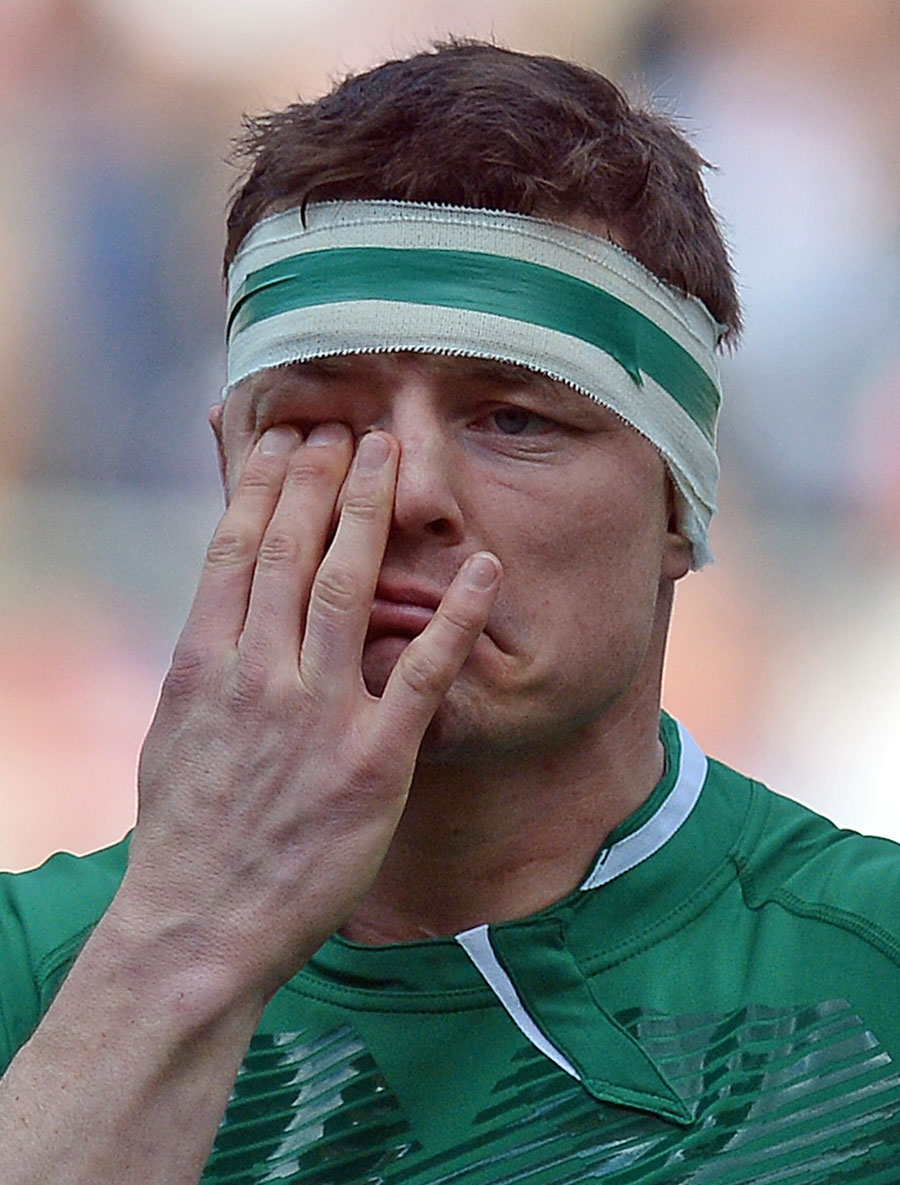 An emotional Brian O'Driscoll reacts to the Ireland anthem