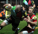 Harlequins' Rob Buchanan dives over to score
