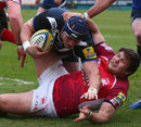 Bath's Carl Fearns drives over to score