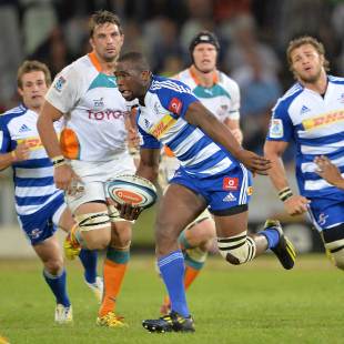 Siya Kolisi runs the ball for the Stormers, Cheetahs v Stormers, Super Rugby, Free State Stadium, Bloemfontein, April 6, 2013 