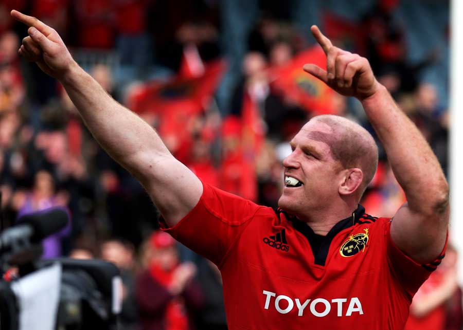 Munster's Paul O'Connell salutes the fans
