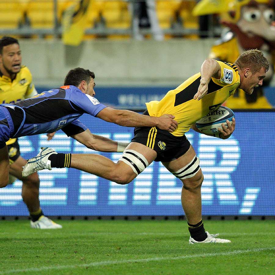Brad Shields of the Hurricanes on his way to scoring a try