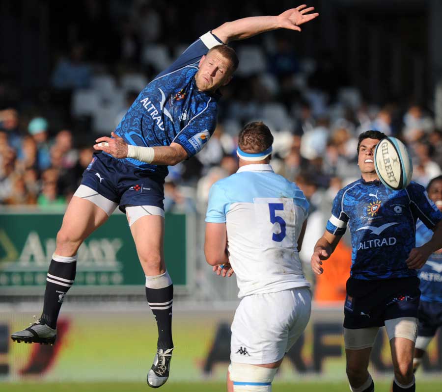 Montpellier's Hamish Gard tries to block the ball