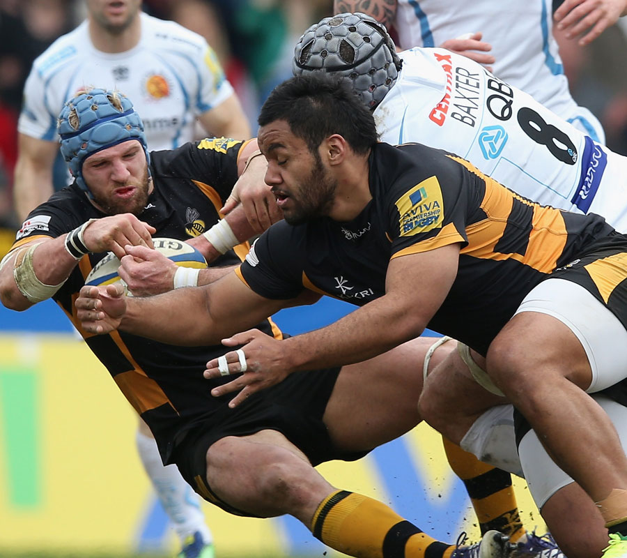 London Wasps' James Haskell (left) and Billy Vunipola compete for a loose ball