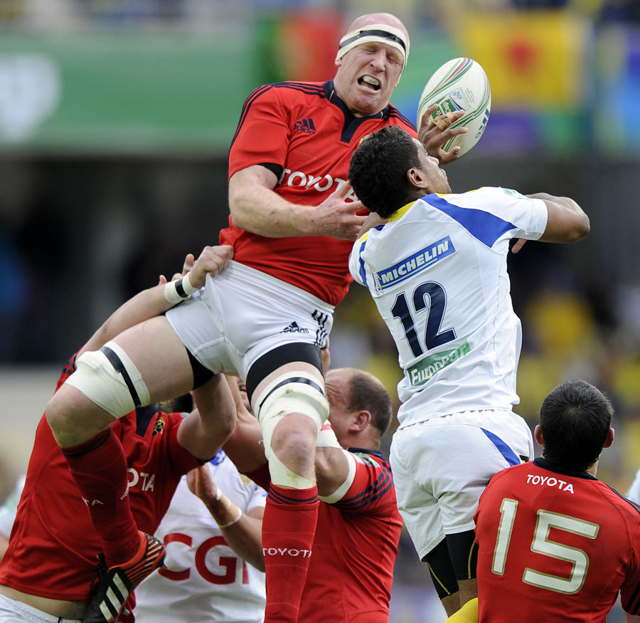 Munster's Paul O'Connell attempts to lay claim to the ball