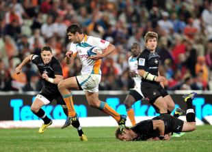 Hennie Daniller of the Cheetahs breaks the line against Southern Kings, Super Rugby, Round 11, Cheetahs v Southern Kings, Bloemfontein, April 27, 2013
