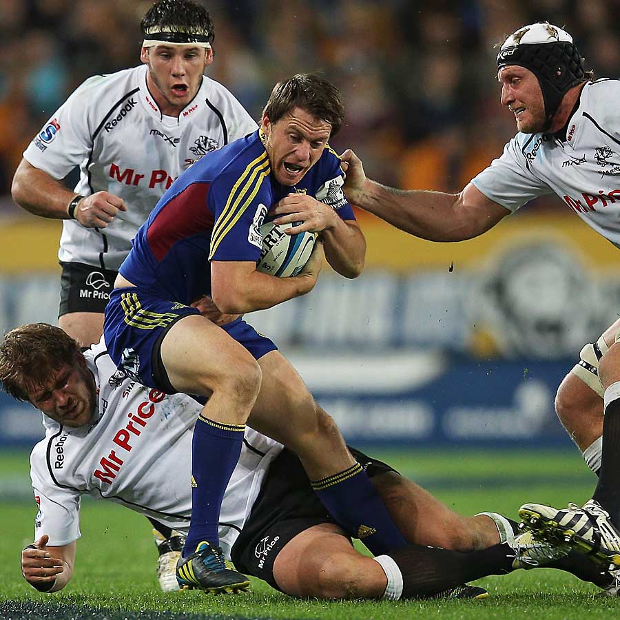 The Highlanders' Ben Smith resists the Sharks