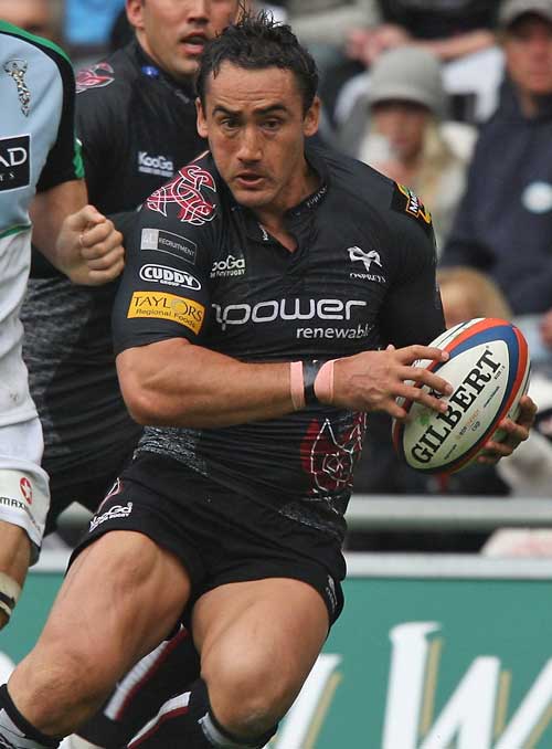 The Ospreys' Sonny Parker with the ball 