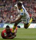 Clermont's Wesley Fofana tries to break away from Mathieu Bastareaud