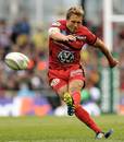 Toulon's Jonny Wilkinson goes for the posts