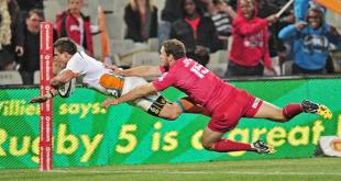 The Cheetahs' Piet van Zyl scores a try against the Reds, Super Rugby, Round 14, Cheetahs v Queensland Reds, Free State Stadium, Bloemfontein, May 18, 2013