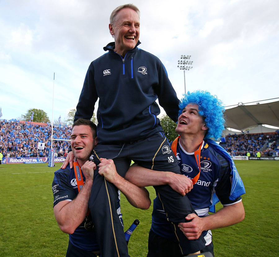 Leinster's Fergus McFadden (left) and Jonny Sexton chair coach Joe Schmidt off the field