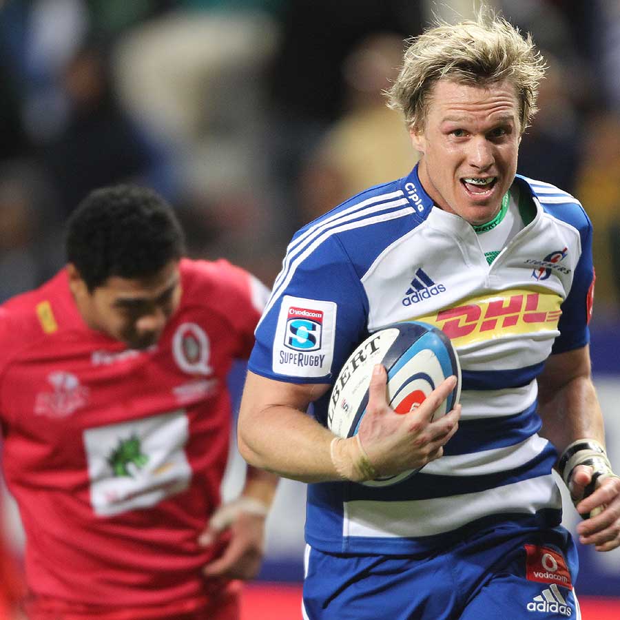 Jean de Villiers of the Stormers runs with the ball 