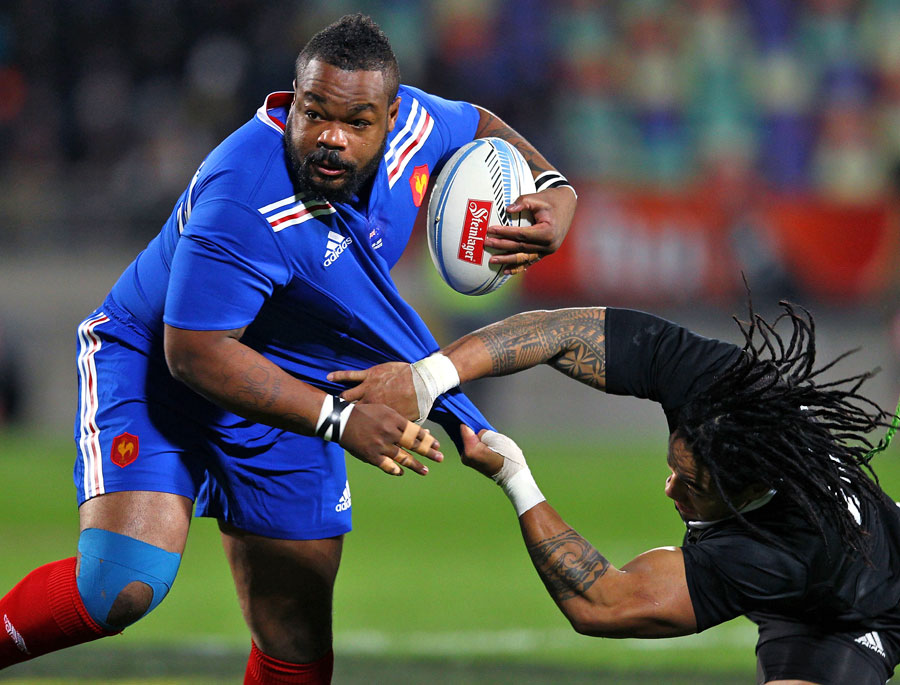 New Zealand's Ma'a Nonu snags France's Mathieu Bastareaud