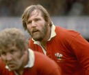 Derek Quinnell waits for a lineout