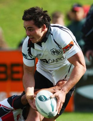 Zac Guildford of Hawkes Bay looks to off load the ball during the Air New Zealand Cup match between Counties Manukau and Hawkes Bay at Growers Stadium on 14 September, 2008 in Pukekohe, New Zealand. 