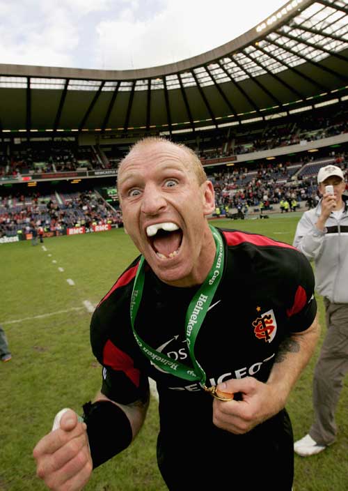 Gareth Thomas plays up to the camera with his Heineken Cup winner's medal