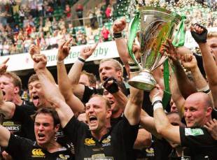 Wasps captain Lawrence Dallaglio lifts the Heineken Cup amongst scenes of celebration from his team-mates, Wasps v Leicester, Heineken Cup final, Twickenham, May 20 2007.