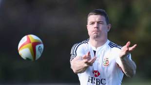 Brian O'Driscoll wings the ball out during the Captain's Run, Melbourne, June 28, 2013