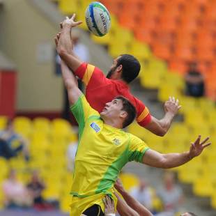 Australia's Sean McMahon competes for a lineout with Spain's Javier Canosa, Australia v Spain, Rugby World Cup Sevens, Moscow, June 28, 2013