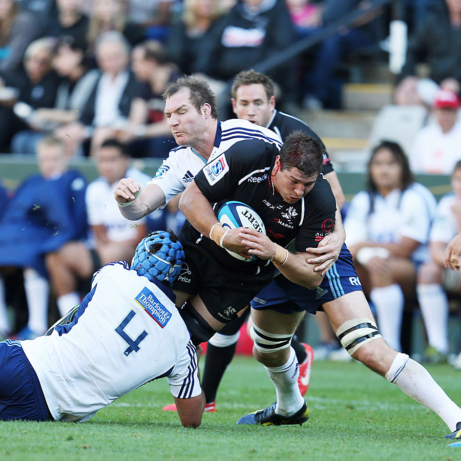 The Blues' Ali Williams and Anthony Boric tackle Willem Alberts