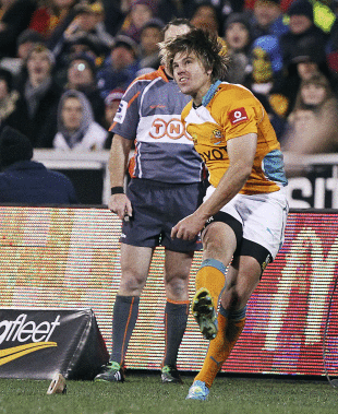 The Cheetahs' Riaan Smit watches his last-minute conversion against the Brumbies, Brumbies v Cheetahs, Super Rugby, Super Rugby Qualifier, Canberra Stadium, July 21, 2013