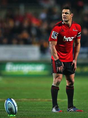The Crusaders' Daniel Carter lines up a penalty kick, Chiefs v Crusaders, Super Rugby, Super Rugby semi-final, Waikato Stadium, Hamilton, July 27, 2013