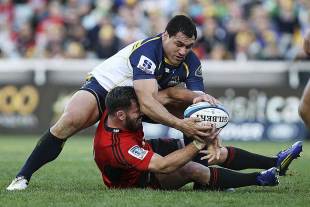 The Brumbies' George Smith dominates Ryan Crotty at a breakdown, Brumbies v Crusaders, Super Rugby, Canberra Stadium, May 5, 2013 