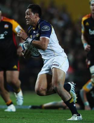 The Brumbies' Christian Lealiifano sprints away for the first try of the game, Chiefs v Brumbies, Super Rugby, Super Rugby final, Waikato Stadium, Hamilton, August 3, 2013