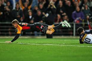 The Chiefs' Robbie Robinson scores a try against the Brumbies, Chiefs v Brumbies, Super Rugby, Super Rugby final, Waikato Stadium, Hamilton, August 3, 2013