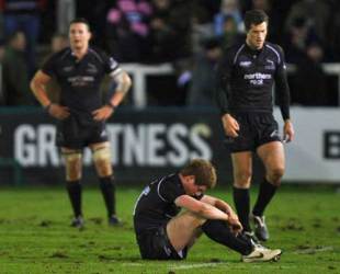 Newcastle Falcons' Rory Clegg shows his dissapointment in front of team mates Phil Dowson and Tim Visser following their Guinness Premiership draw against Worcester Warriors at Kingston Park in Newcastle, England on December 27, 2008.