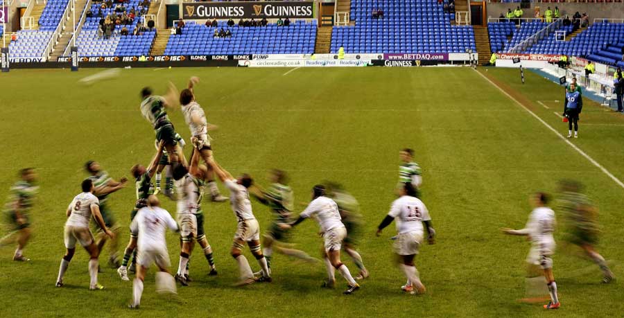 London Irish and Bordeaux Begles contest a lineout