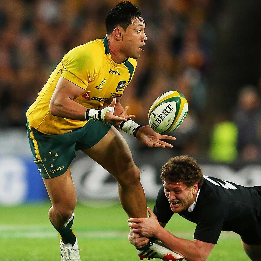 Christian Lealiifano of the Wallabies offloads the ball