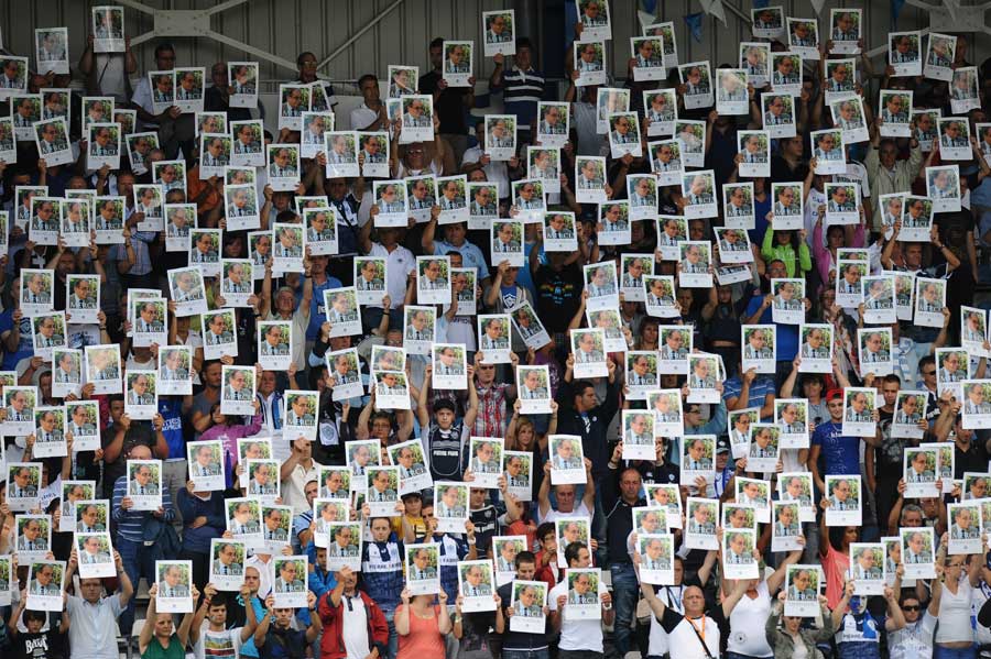 Castres' supporters show their support for their late president Pierre Fabre