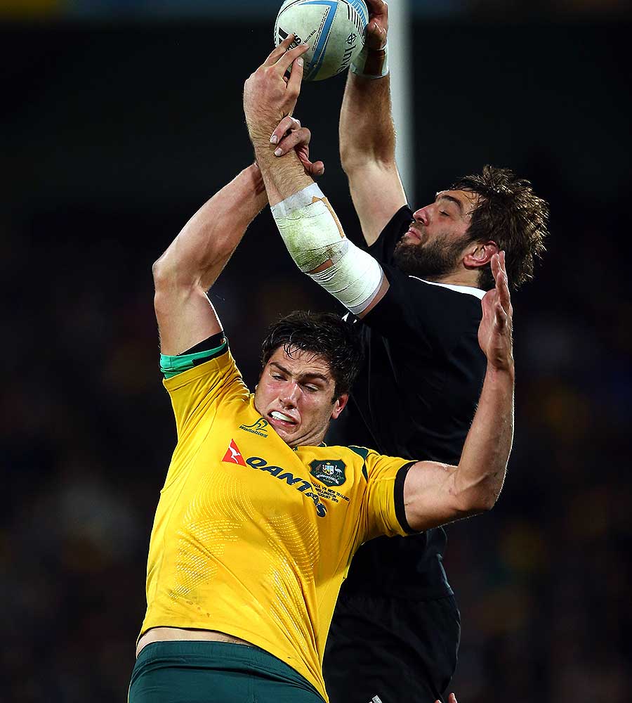 New Zealand's Sam Whitelock wins a lineout from Rob Simmons