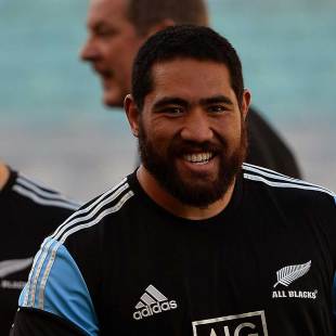 New Zealand's Charlie Faumuina practises during the captain's run, ANZ Stadium, Sydney, August 16, 2013