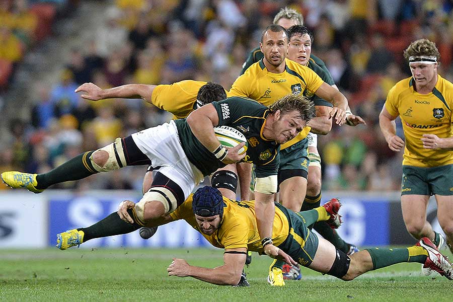 Australia's Scott Fardy tackles South Africa's Duane Vermeulen