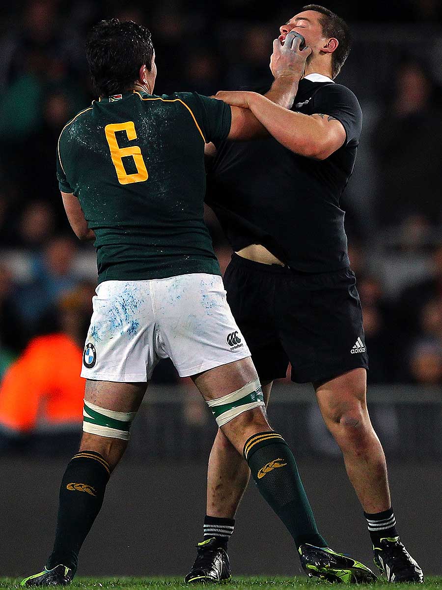 South Africa's Francois Louw and New Zealand's Dane Coles go toe-to-toe