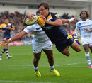 Worcester's Ignacio Mieres dives over to score a try