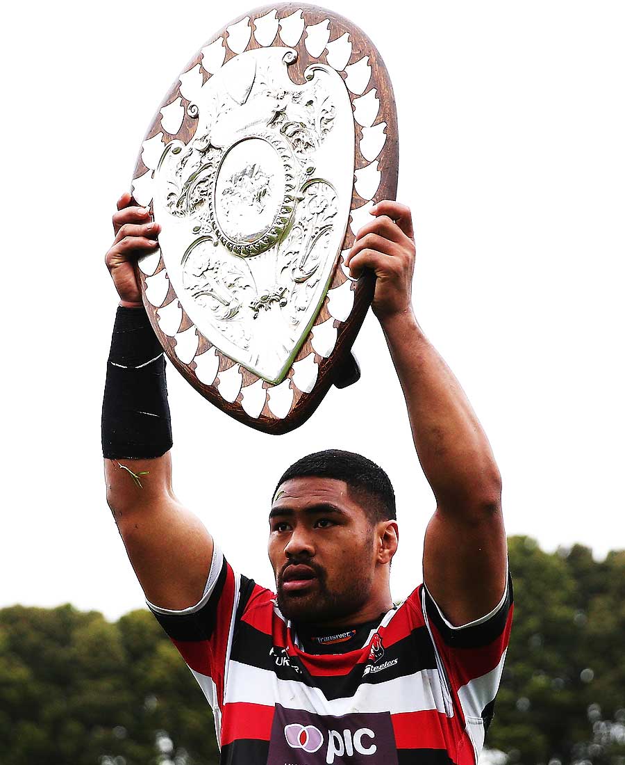 Fritz Lee of Counties holds up the Ranfurly Shield