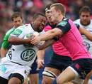 Toulon's Steffon Armitage attempts to hold off Owen Williams