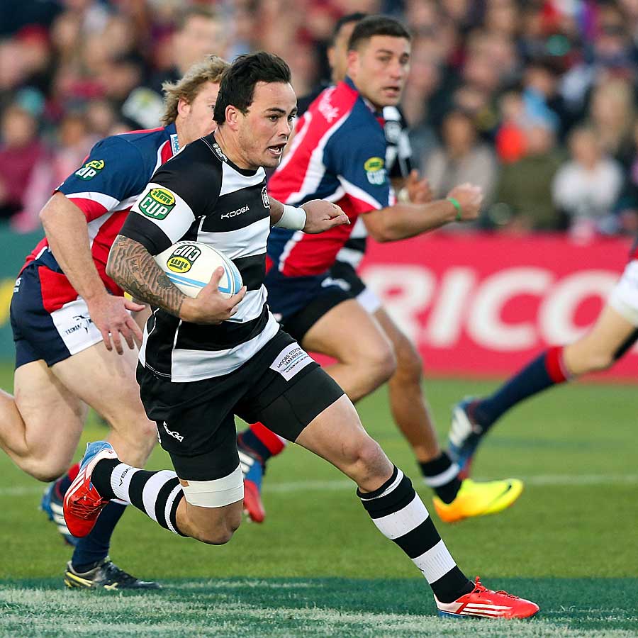 Hawke's Bay's Zac Guildford makes a break to score a try